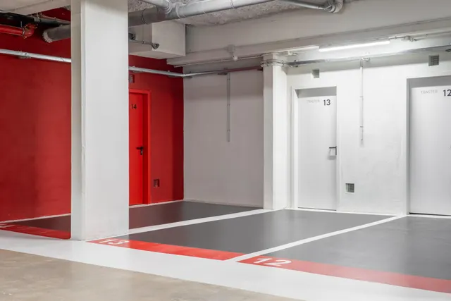 Parking de moto 3m² en alquiler - Zona Avinguda Barcelona — 50