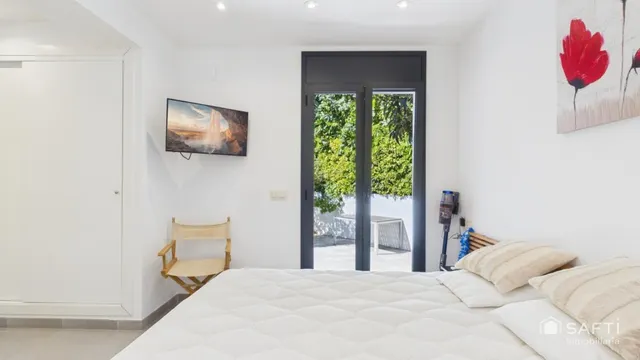 Casa moderna con cuatro habitaciones, piscina y garaje — 28