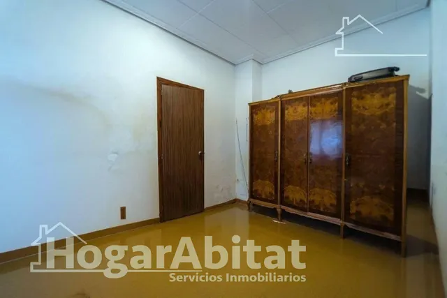MUY AMPLIA Y LUMINOSA EN REAL VALENCIA — 19