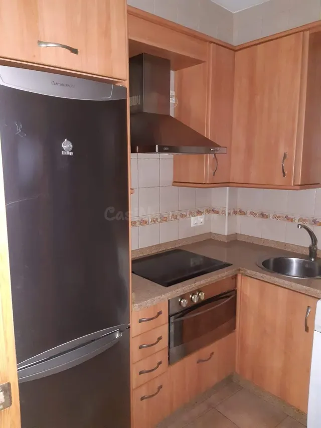 Piso reformado en zona de Santa Marina amueblado!!! - foto 3