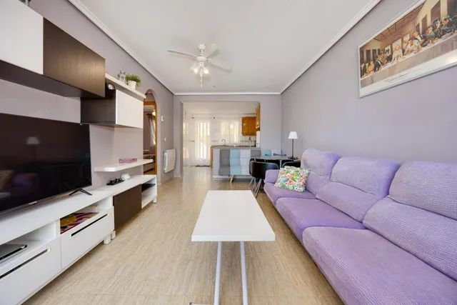 Bungalow de dos dormitorios y piscina comunitaria en Orihuela Costa — 25