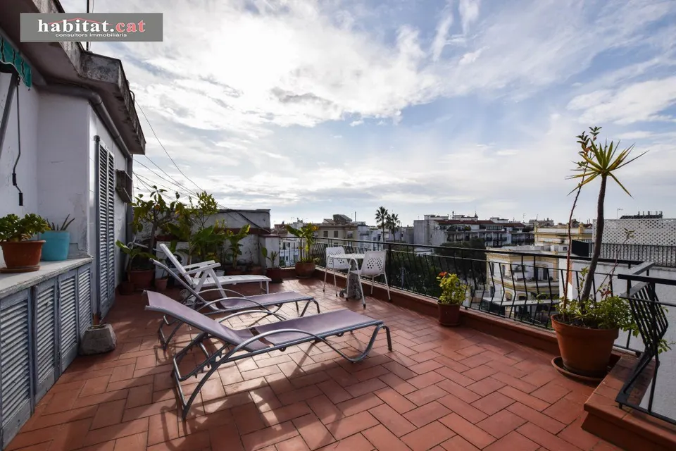 ¡¡ÁTICO REFORMADO EN SITGES - ZONA POBLE SEC!!