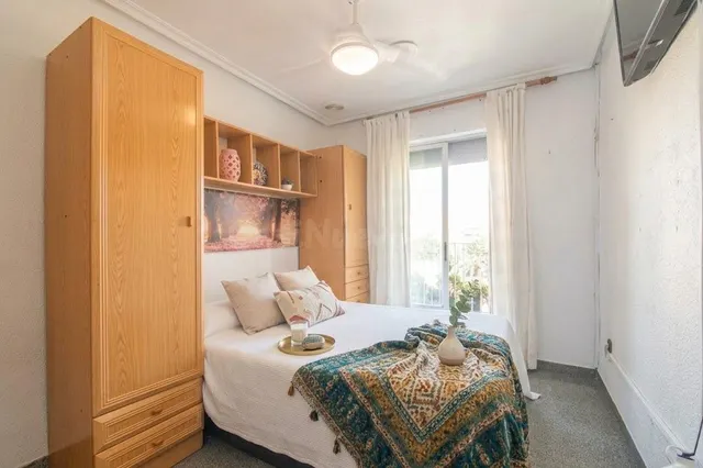 3º sin ascensor, de 3 habitaciones, 1 baño y balcón — 2