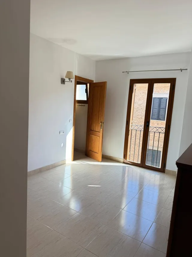 En alquiler. Bonita casa adosada de pueblo con jardín en Pòrtol — 28