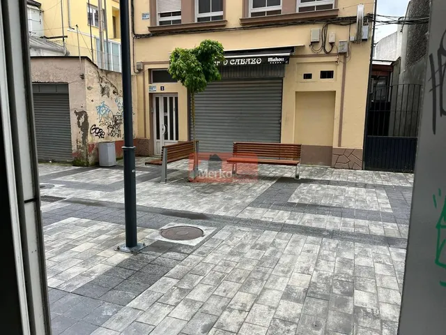 SE ALQUILA LOCAL COMERCIAL EN OBRA EN EDIFICIO DE NUEVA CONSTRUCCIÓN EN AVD. CORUÑA — 15