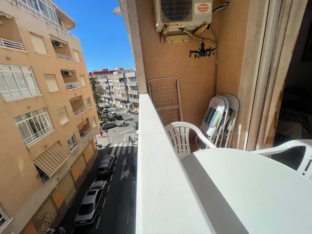 Apartamento con garaje y piscina en el centro de Torrevieja — 8