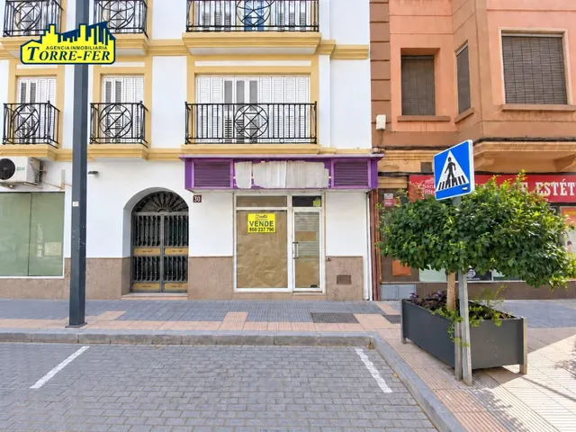 LOCAL COMERCIAL EN CALLE ALCALDE MUÑOZ, JUNTO A PLAZA SANTA 