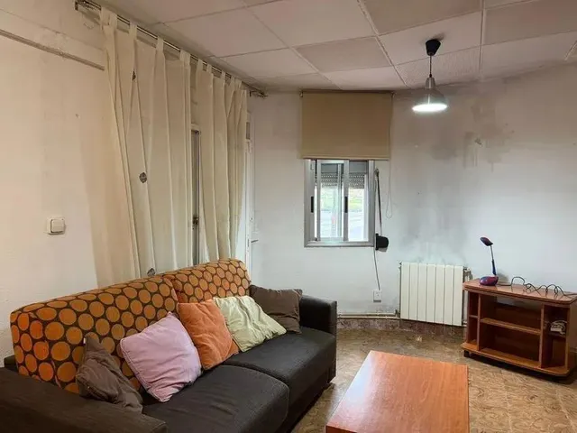CHALET ADOSADO A REFORMAR, ESQUINERO CON SALIDA A DOS CALLES — 10