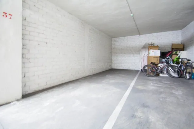 Se vende plaza de aparcamiento cerrada junto Alhamar — 5