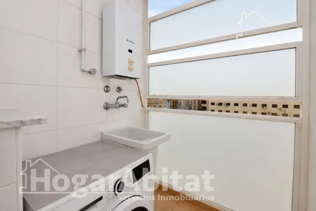 PRECIOSO ÁTIO CON TERRAZA Y TRES BALCONES — 30