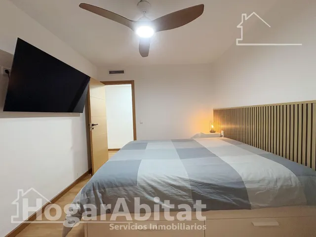 ¡Hogar de lujo! Amplio, sofisticado y reformado, con patio y garaje, todo amueblado — 14