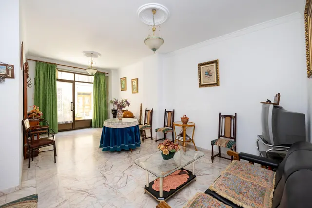 Casa con bajo comercial, bodega y terraza en pleno corazón d - foto 4