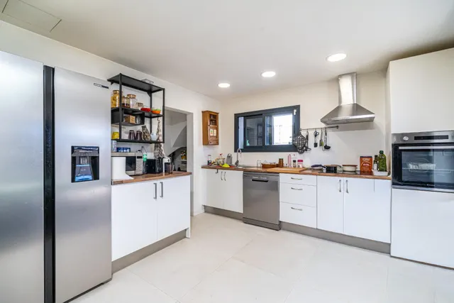 Chalet reformado con piscina, dos apartamentos independientes y garaje en Las Maravillas — 38