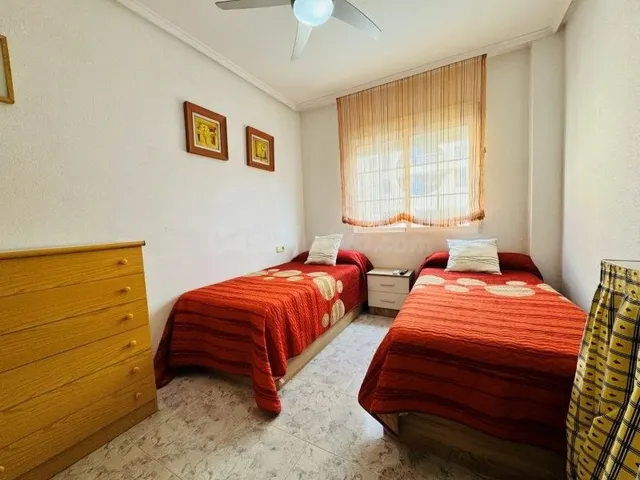 Apartamiento 200 metros de la playa con piscina comunitaria 38 km del aeropuerto de Alicante — 5