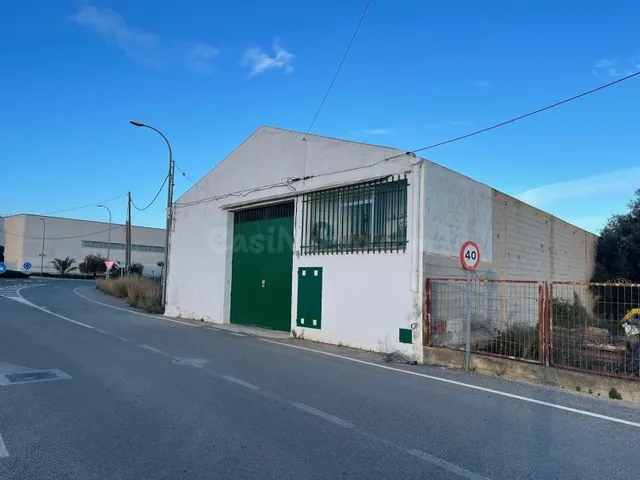 Oportunidad Única: Nave Industrial en Alcanar - foto 2