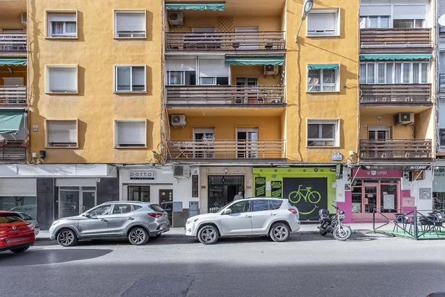 Piso amplio y luminoso en Ronda–Arabial — 28