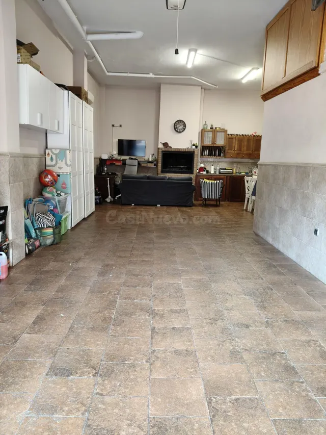 CASA SOBRE LOCAL EN ZONA PINTOR ROSALES - foto 2