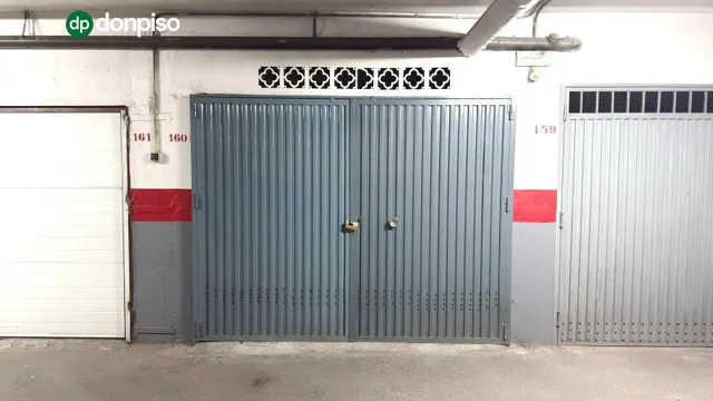 Piso con plaza de garaje cerrada junto a La Inmaculada, frente al río Genil. — 27