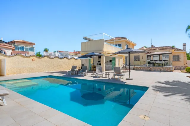 Villa 3 habitaciones 250m² en venta - Centro de la Ciudad Qu - foto 2