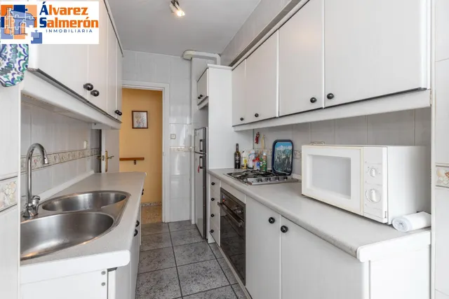 Piso 3 habitaciones en Calle Santa Margarita, junto Cmno. Bajo de Huétor — 25