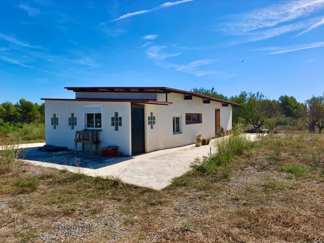 Finca de 11.000 m2 con 2 edificaciones y gran sala polivalente en Jérica — 23
