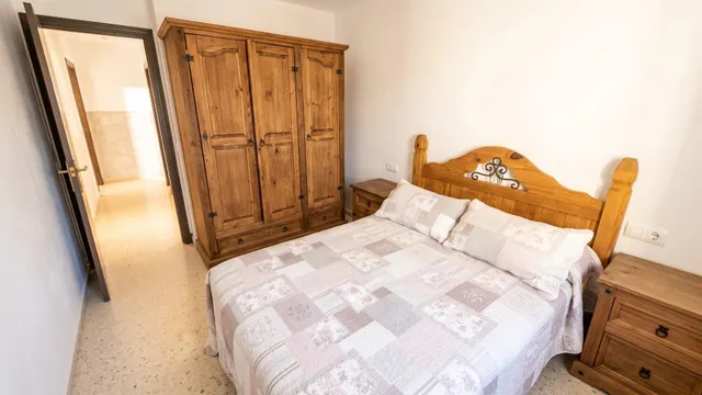 PISO VPO en PLANTA BAJA con PATIO y plaza de GARAJE en la CTRA. de MEDINA. — 17