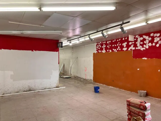 Gran local comercial en Av. Estanislao Figueres a 50 metros de Rambla Nova. — 17