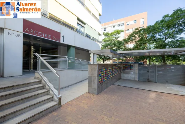 Apartamento tipo loft con garaje incluido y piscina en zona Parque Lagos — 25