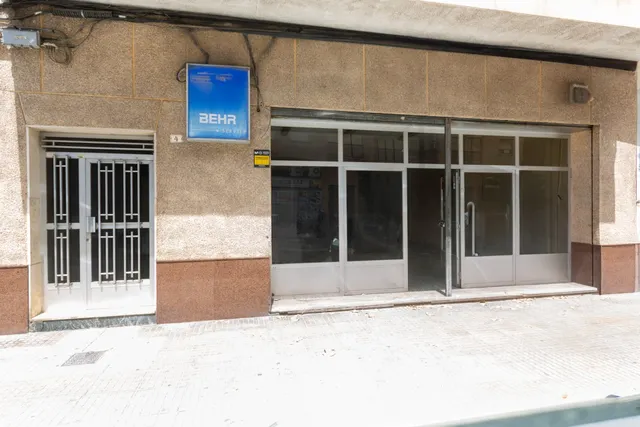 Oportunidad en Gandia: Amplio Local Comercial en Venta — 6