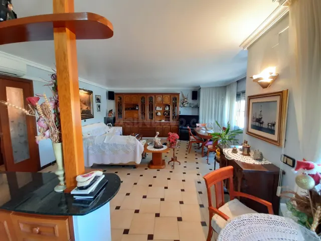 CASA MUY GRANDE Y ESPACIOSA EN VENTA!! - foto 2
