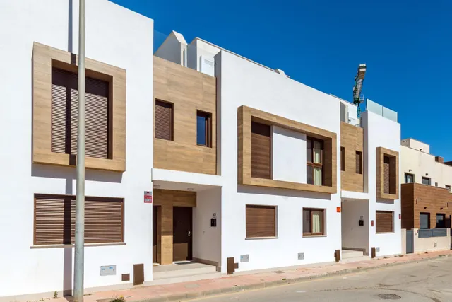 CHALET DE RECIENTE CONSTRUCCIÓN EN ALQUILER – 2024 — 48