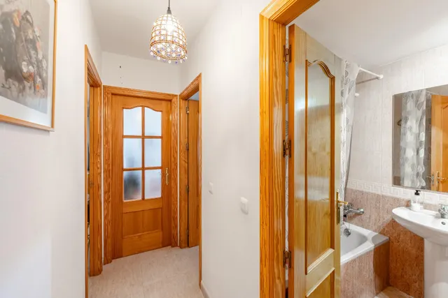 Ático Exclusivo en Roquetas de Mar con Amplia Terraza y Piscina Comunitaria — 24