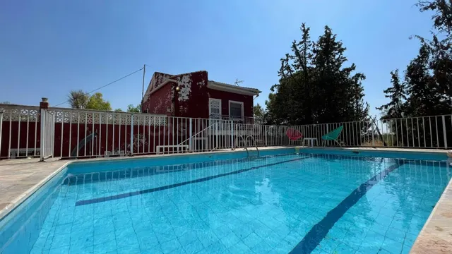 Encantadora casa de campo con encanto vintage y 20.000 m2 de