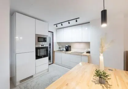 Apartamento en planta baja elevada con jardín privada, en La Mairena. — 7