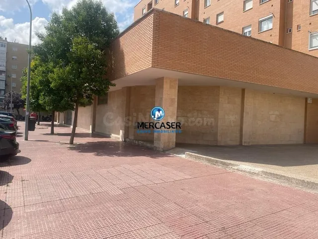 Se alquila estupendo Local comercial en Calle Santander, Alc - foto 4