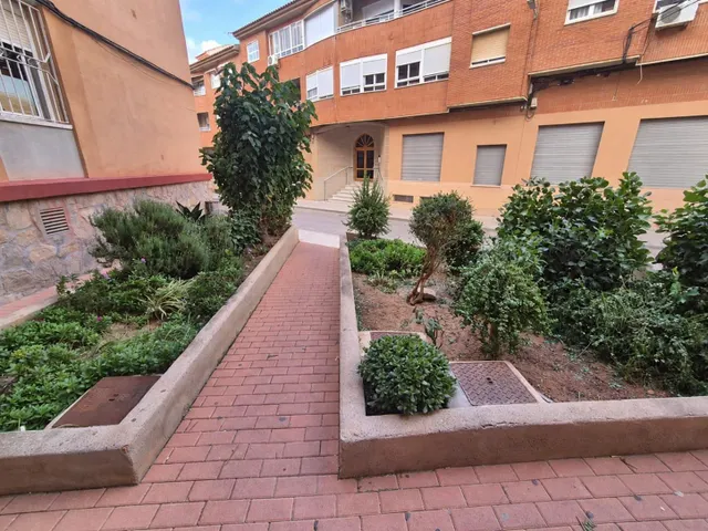 Primer piso en La Unión junto a calle mayor — 24