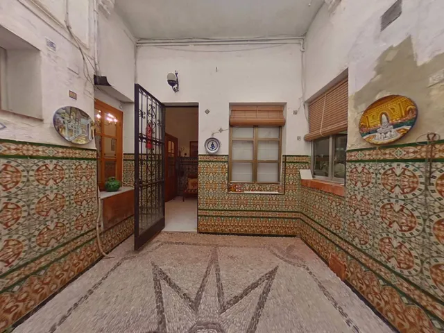 ESPECTACULAR CASA JUNTO A LA PLAZA DE  SAN MIGUEL. — 23