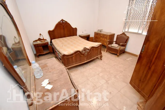ESPACIOSA CASA CON LOCAL COMERCIAL, DOS TERRAZAS Y BALCÓN — 6