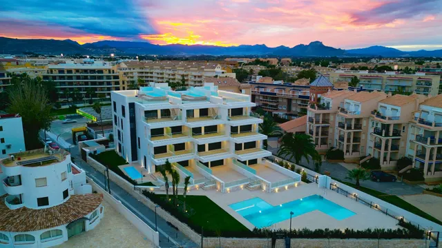 Apartamento en planta baja de obra nueva en exclusiva urbanización en primera línea de playa — 25