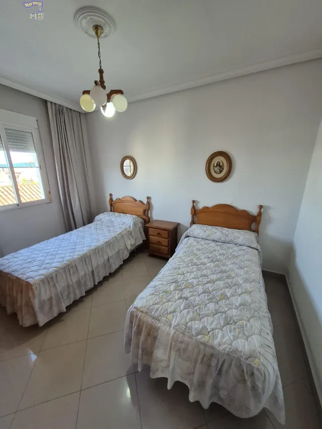 SE VENDE PISO EN PRIMERA PLANTA ZONA CAMINO DE BORNOS — 12