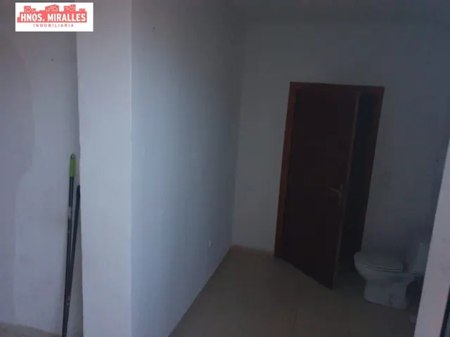 ALQUILA LOCAL COMERCIAL EN CIUDAD QUESADA DE 90 MTRS. — 3