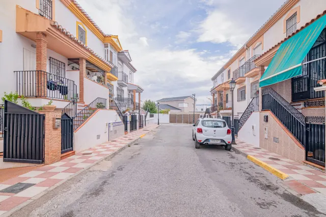 Fantástica casa adosada de 3 plantas con placas fotovoltaicas en Cúllar Vega !! — 44