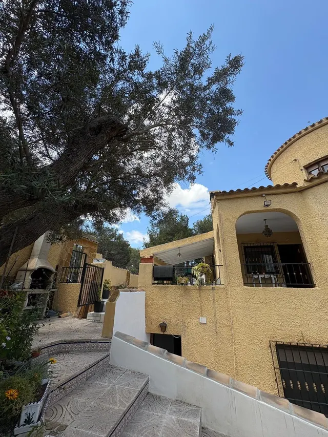 CHALET EN ORIHUELA COSTA CON GRAN PARCELA Y PISCINA PRIVADA — 7