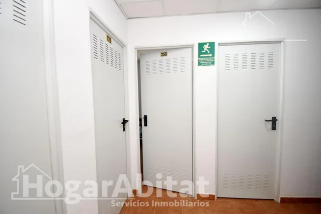 ¡Vistas al mar! Amplio, esquinero y alto en residencial con piscina, garaje y terraza — 43