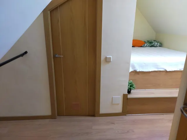 Ático Dúplex en Valdeacederas con Amplia Terraza y Comodidades Modernas — 8