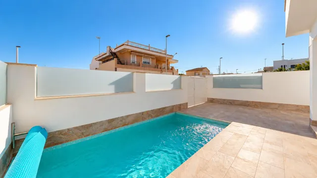 Amplia VILLA de nueva construcción con piscina privada en San Pedro del Pinatar — 31