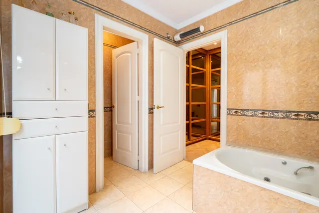 UNA CASA CON ALMA EN EL CORAZÓN DE ALMERÍA: 278 m2 Y DOS TERRAZAS PARA DISFRUTAR — 28