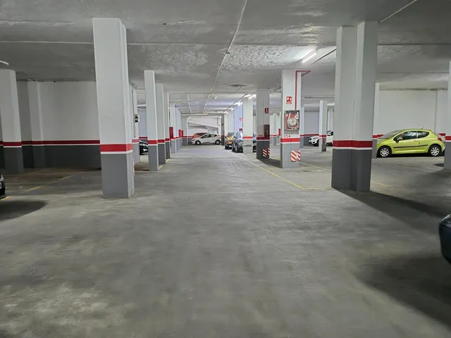Buena plaza de coche — 14
