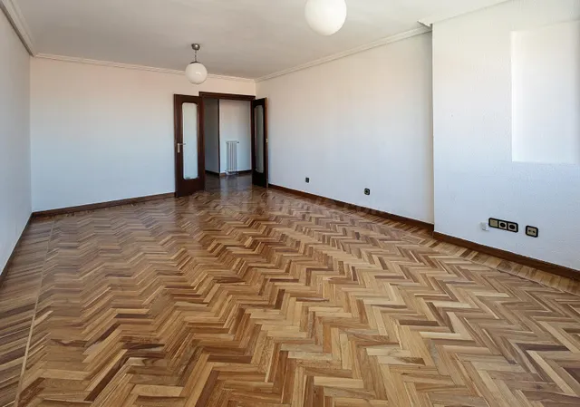 Piso de 175 m2 y 6 dormitorios. con GARAJE en Plaza España,  - foto 3