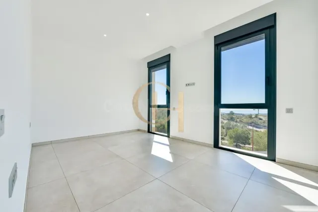 Moderna villa independiente con piscina privada y garaje — 27